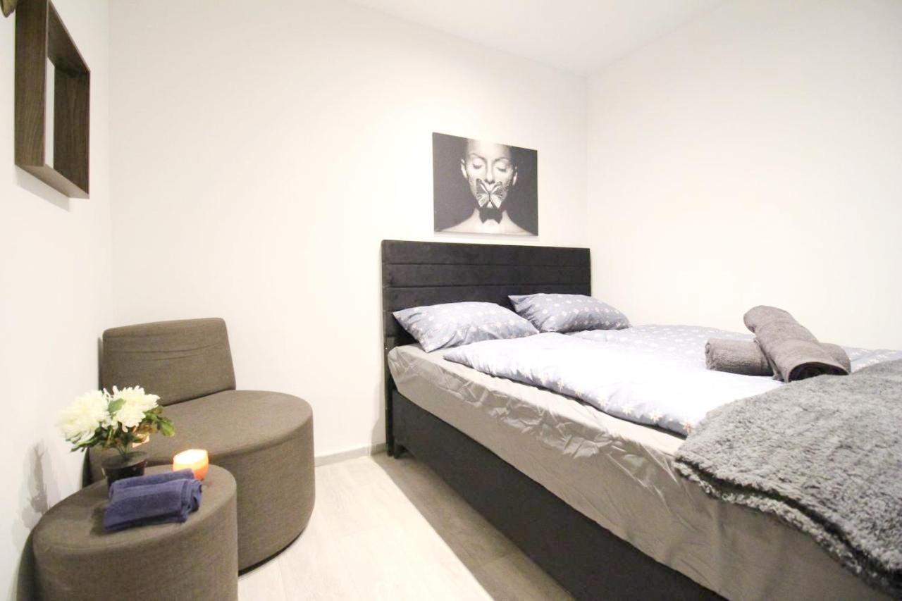 וינה Comfortable Rooms In Akh Area מראה חיצוני תמונה