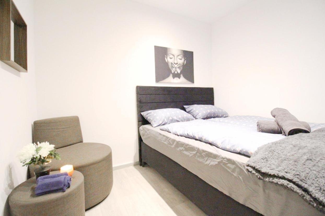 וינה Comfortable Rooms In Akh Area מראה חיצוני תמונה